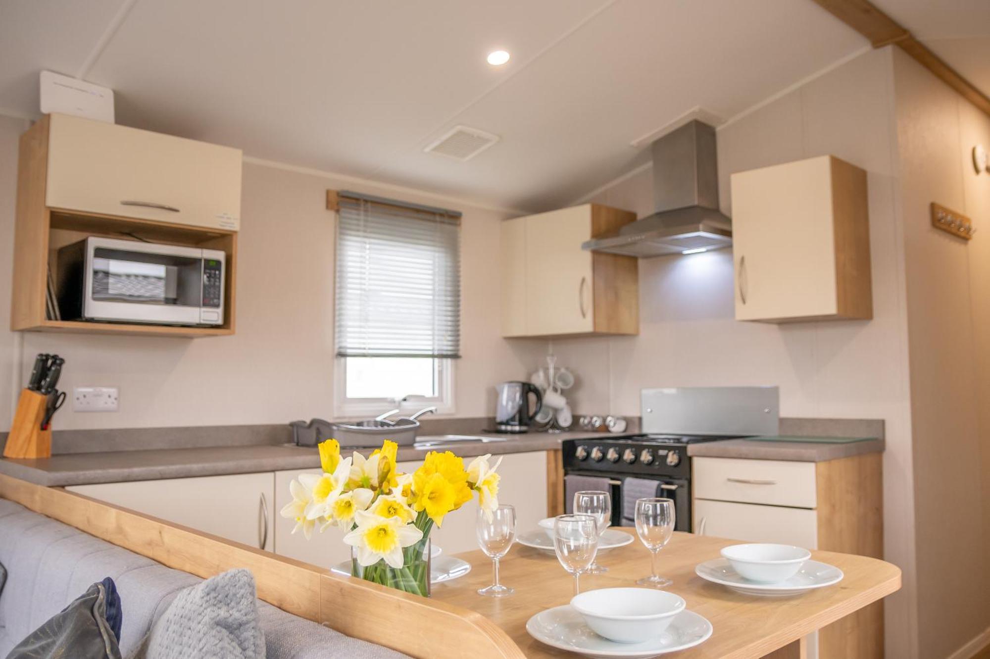 64 Lancaster The Lazy Willow 3 Bedroom Hot Tub Caravan Tattershall Lakes Екстер'єр фото