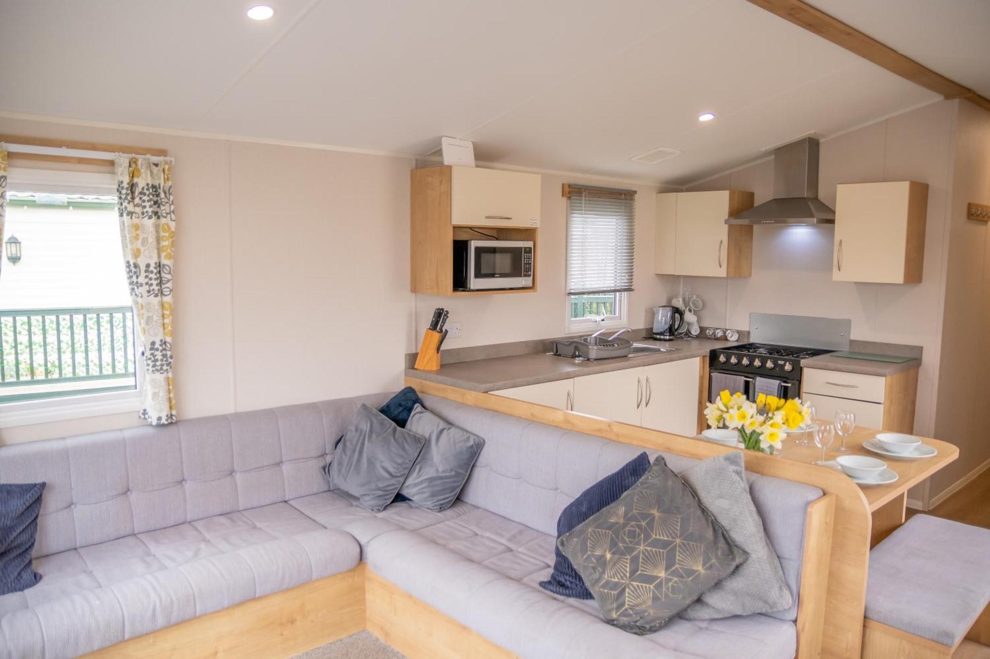 64 Lancaster The Lazy Willow 3 Bedroom Hot Tub Caravan Tattershall Lakes Екстер'єр фото