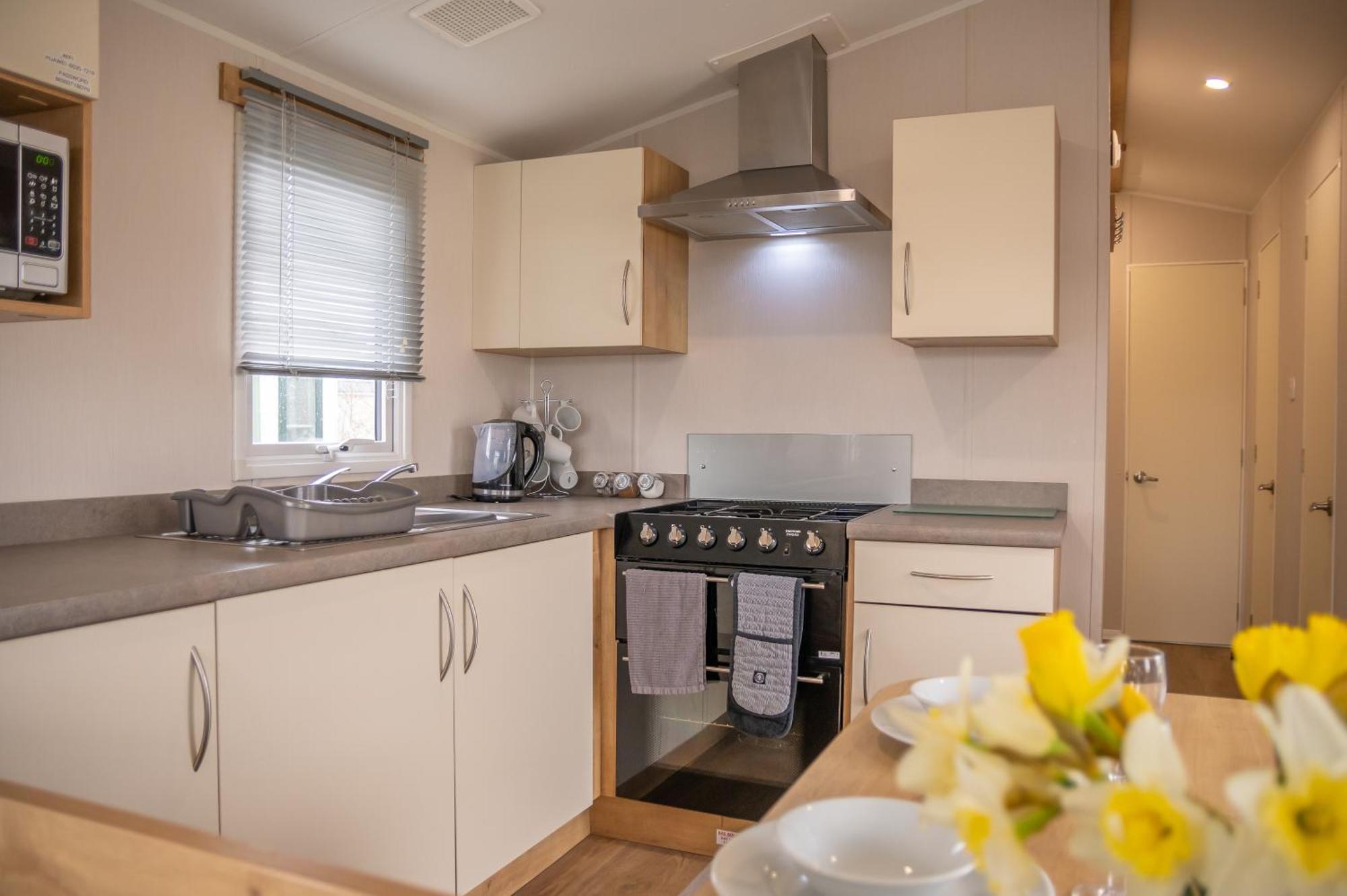 64 Lancaster The Lazy Willow 3 Bedroom Hot Tub Caravan Tattershall Lakes Екстер'єр фото