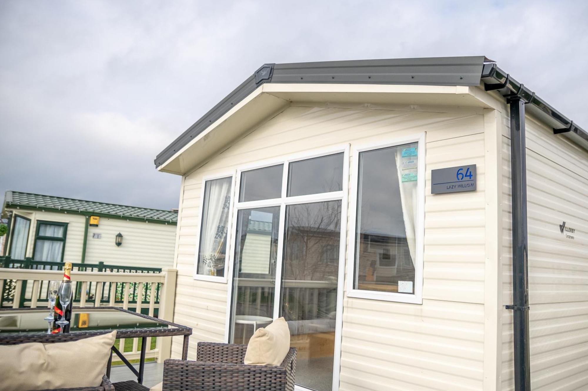 64 Lancaster The Lazy Willow 3 Bedroom Hot Tub Caravan Tattershall Lakes Екстер'єр фото