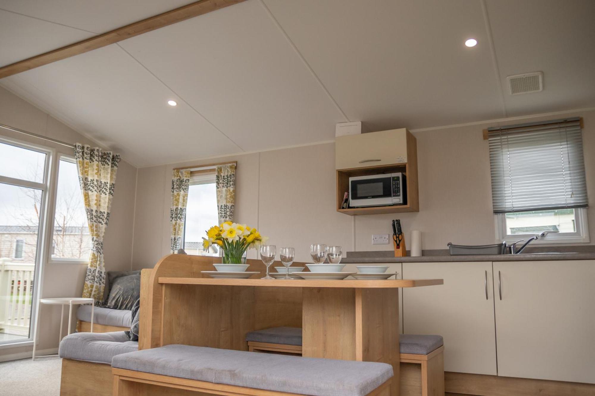 64 Lancaster The Lazy Willow 3 Bedroom Hot Tub Caravan Tattershall Lakes Екстер'єр фото