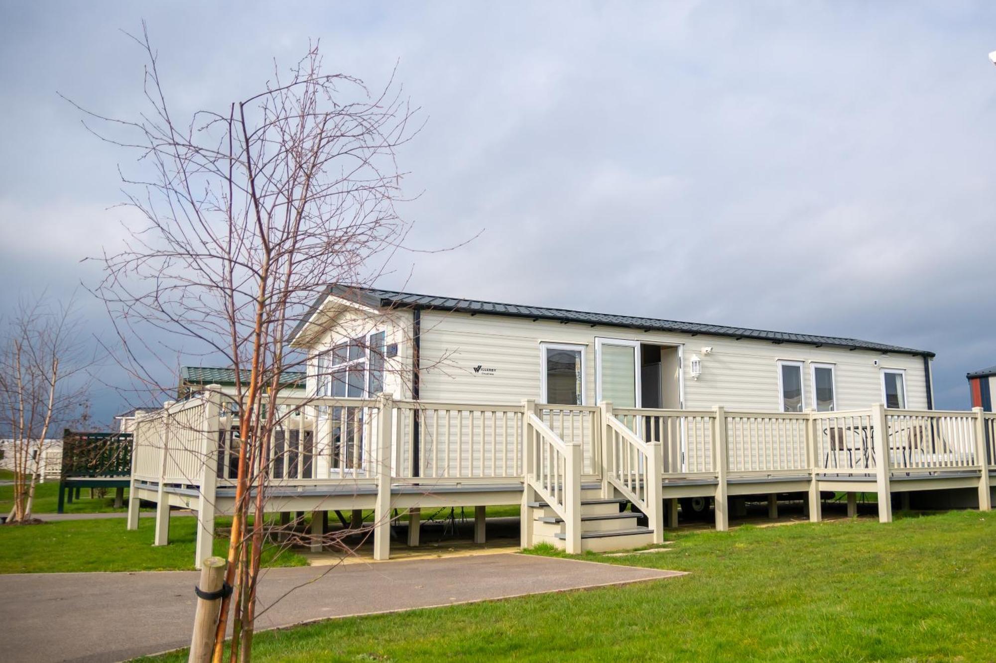 64 Lancaster The Lazy Willow 3 Bedroom Hot Tub Caravan Tattershall Lakes Екстер'єр фото
