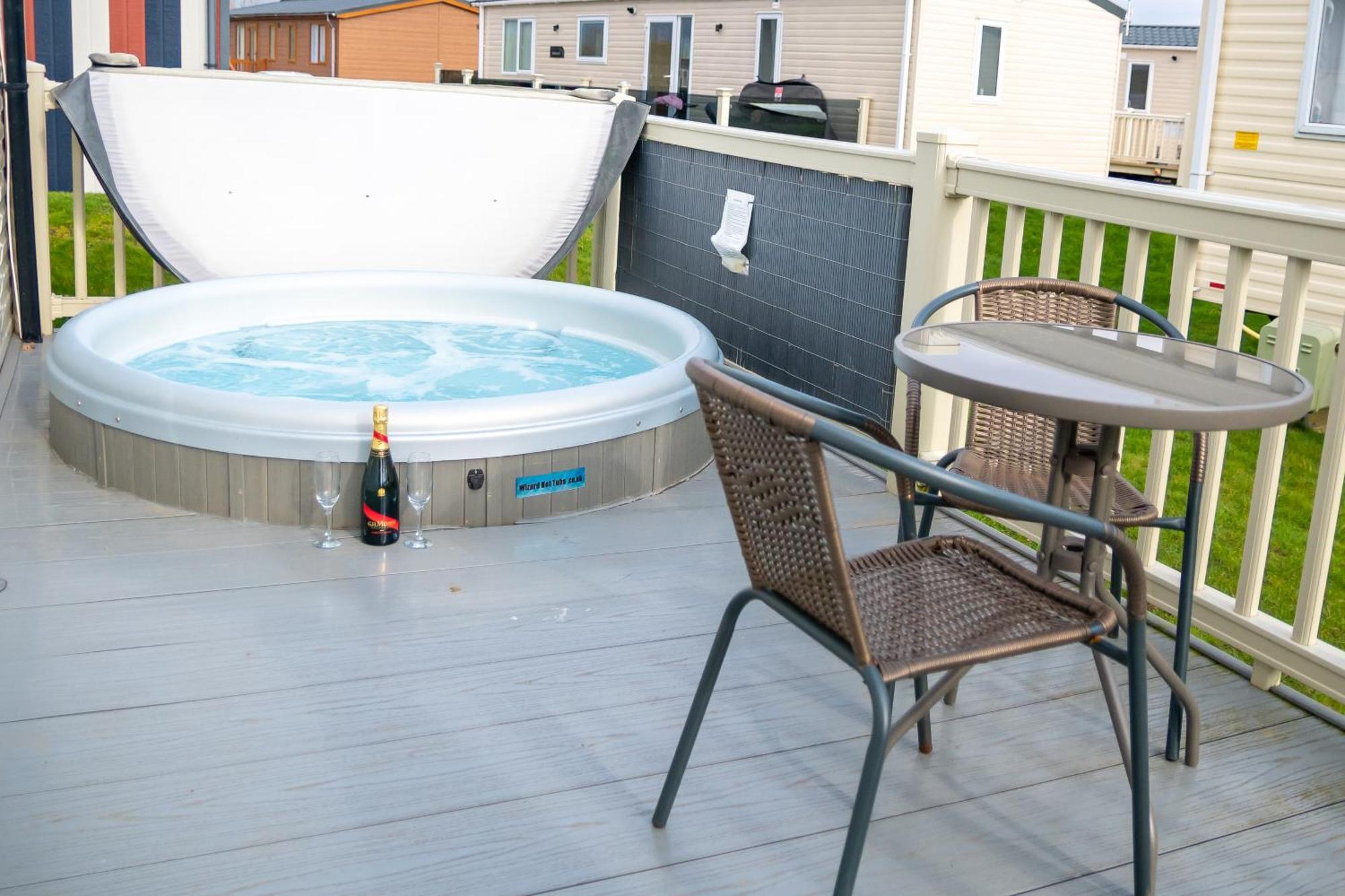 64 Lancaster The Lazy Willow 3 Bedroom Hot Tub Caravan Tattershall Lakes Екстер'єр фото